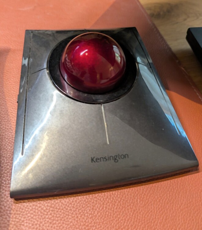 Kensington SlimBlade Pro trackball
